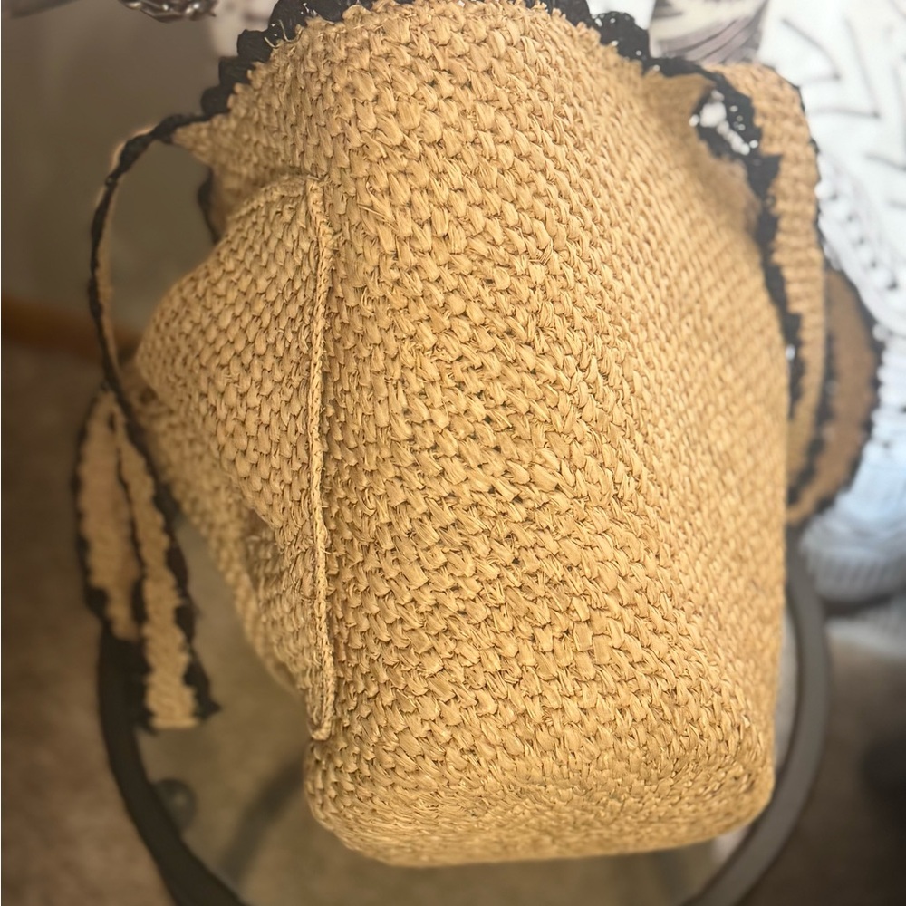 Chic Tan Tote Bag with Black Detailing - Picture 3 of 6